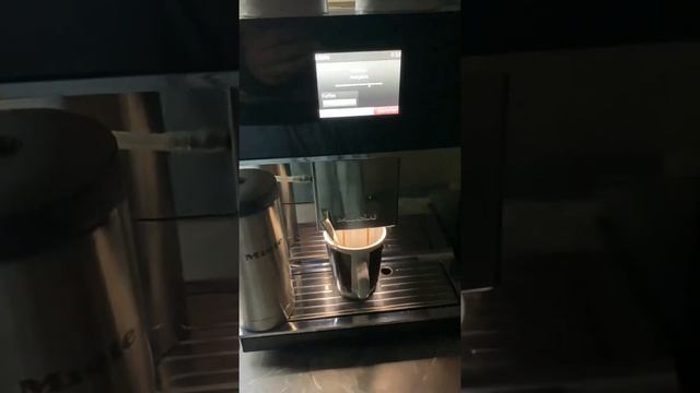 Miele CM 7500 Vollautomatisierte Kaffeemaschine смотреть онлайн