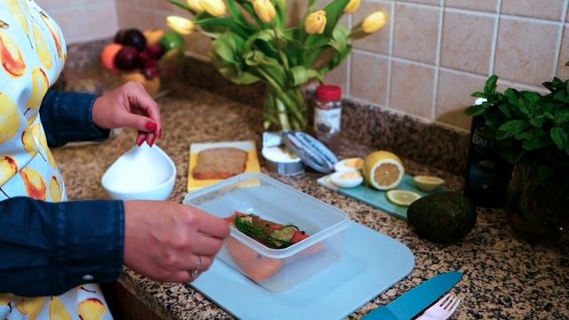 Как засолить красную рыбу в домашних условиях? Идеальный завтрак. Бутерброды из семги и авокадо. смотреть онлайн