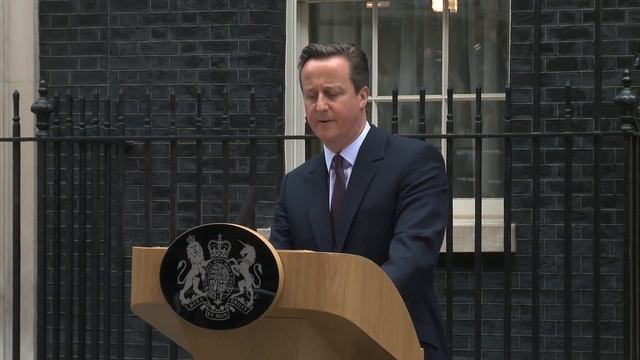 Prime Minister David Cameron's arrival in Downing Street смотреть онлайн