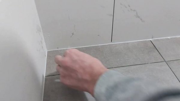 Как затирать швы на кафеле силиконовым герметиком
