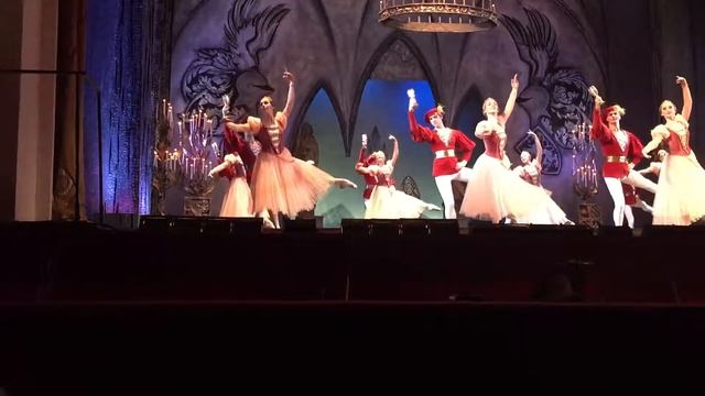 Танец с кубками и окончание бала. Нижегородский балет. Лебединое озеро. смотреть онлайн