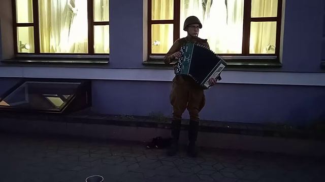 09.05.2021 Brest Belarus... "Cолдат" ... Вечером... Прогулки с Викторией... смотреть онлайн