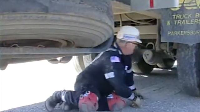 Highway Truck Inspection - 2005 - CharlieDeanArchives / Archival Footage смотреть онлайн