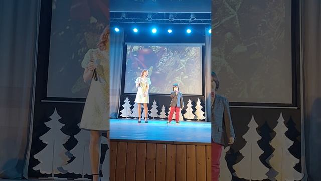 Ваня и Вика "Новогодние игрушки" смотреть онлайн
