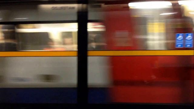 London Waterloo Underground Tube Station смотреть онлайн