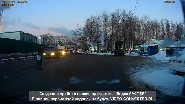 отец бросил ребенка под машину смотреть онлайн