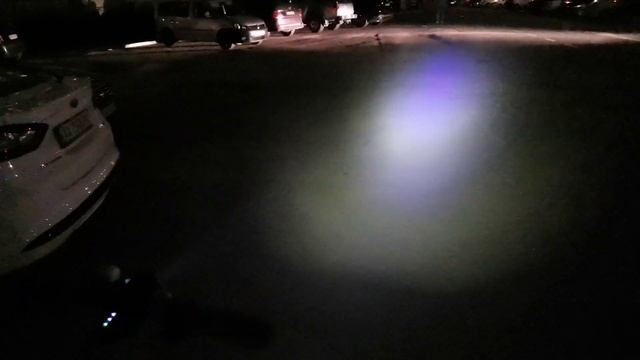 Сравниваем свет фар самокатов Xiaomi - линованная и рефлекторная оптика. смотреть онлайн