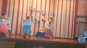 Танец посвященный мамам...