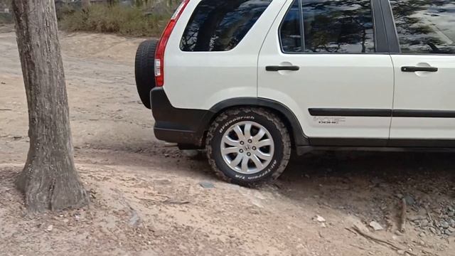 2006 Honda CRV AWD flexing on stock suspension. смотреть онлайн