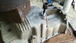 Renault Logan сорванная резьба в поддоне сливная пробка