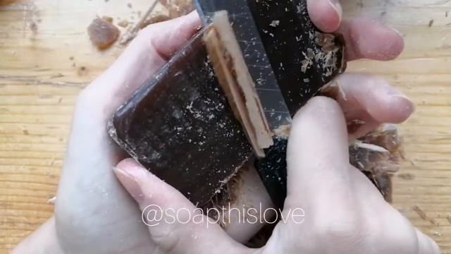 РЕЗКА СУХОГО ДЕГТЯРНОГО МЫЛА ОТ НЕВСКОЙ КОСМЕТИКИ. 2 БРУСКА РАЩНОЙ ФОРМЫ. смотреть онлайн