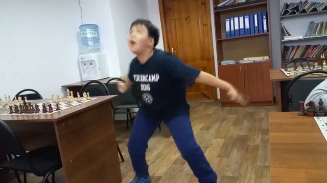 Джеймс Бонд танцует в реальной жизни (Задом наберет) смотреть онлайн