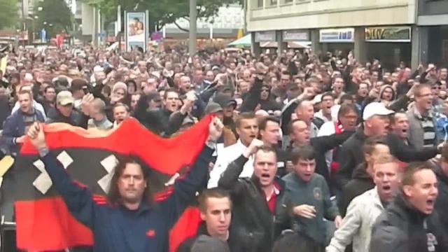 Ajax fans marching through Dortmund смотреть онлайн