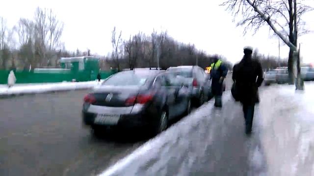 На Шипиловском проезде у м.Орехово повесили знакостановка запрещена смотреть онлайн