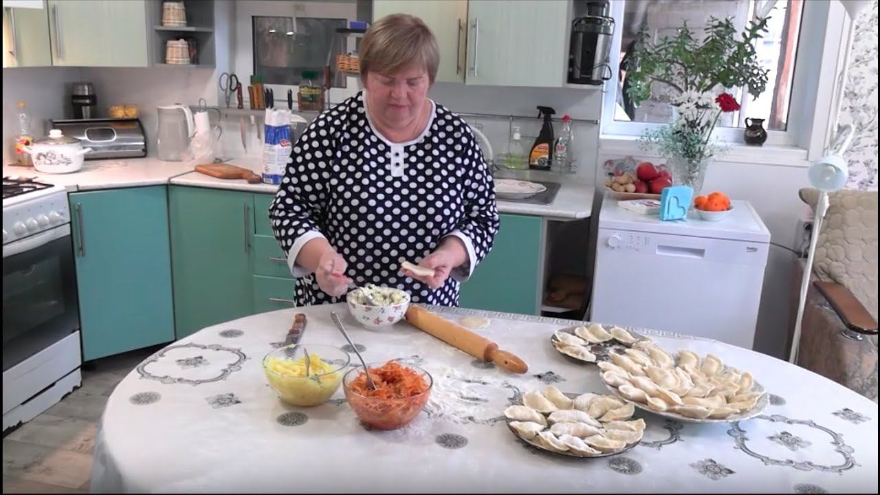 «Я вареники леплю-всех на свете накормлю!» смотреть онлайн