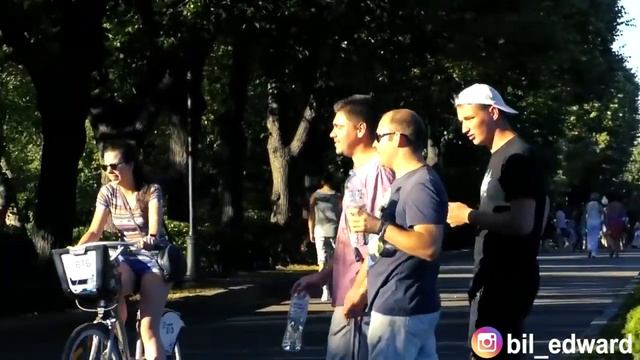 Edward Bil - ЛАПАЕМ СИСЬКИ НЕЗНАКОМОК!!!