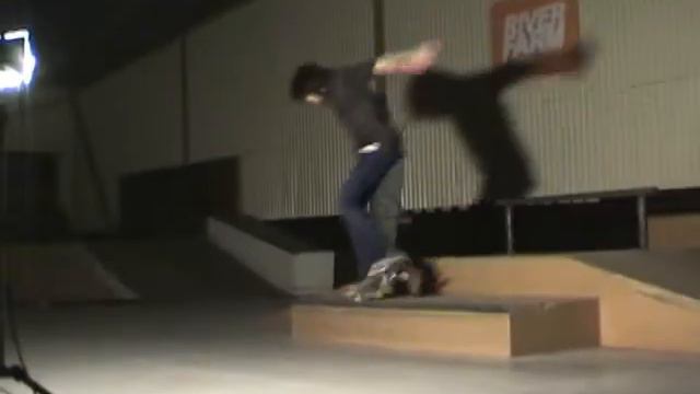Kickflip bs nosegrind (Mikael Karlsson) смотреть онлайн