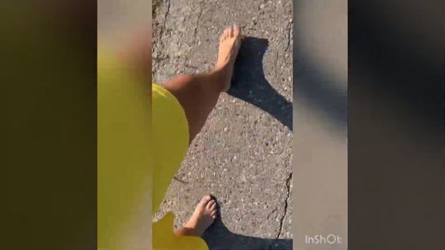 WALKING BAREFOOT IN THE CITY, VERY DIRTY FEET смотреть онлайн