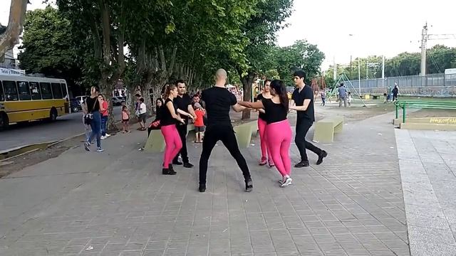 FlashMob Salsa y Bachata | Est. F. Varela | Bs. As. 2016 смотреть онлайн