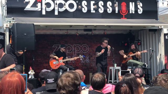 Jacoby Shaddix and Mark Morton perform Sworn Apart at Sonic Temple zippo sessions смотреть онлайн