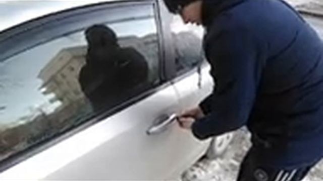 Вскрываем Citroen C4 смотреть онлайн