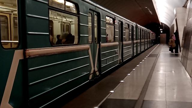 Метропоезд "Номерной" отправляется со станции Петровско-разумовская смотреть онлайн