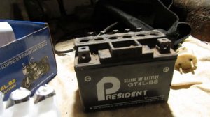 Как залить электролит в аккумулятор для мопеда OUTDO