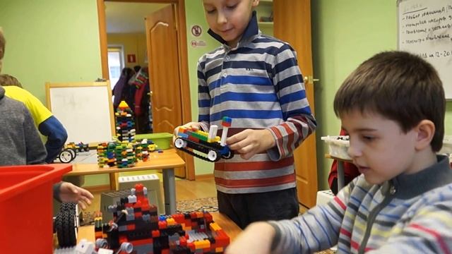 Занятия в детском лагере "Лего-космос" смотреть онлайн