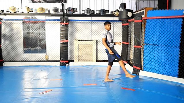 How to Back Pedal in just 3 minutes! Footwork used Prince Naseem Hamed and Muhammad Ali - Shaj Haqu смотреть онлайн