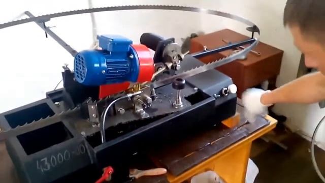 Станок для автоматической заточки ленточных пил Astron FP смотреть онлайн