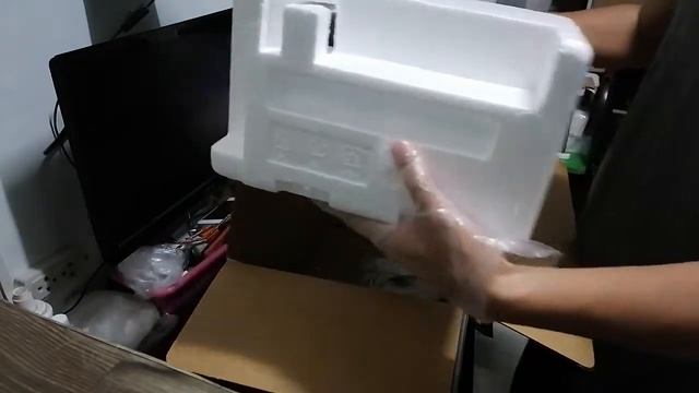 EPSON L121 ECO TANK PRINTER: INSIDE THE BOX. смотреть онлайн