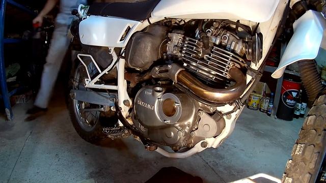 Как поменять масло и фильтр на SUZUKI DJEBEL 200 (DR 200) смотреть онлайн