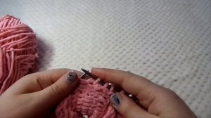 Модная шапка из плюшевой пряжи, вязание спицами. Часть 1/2