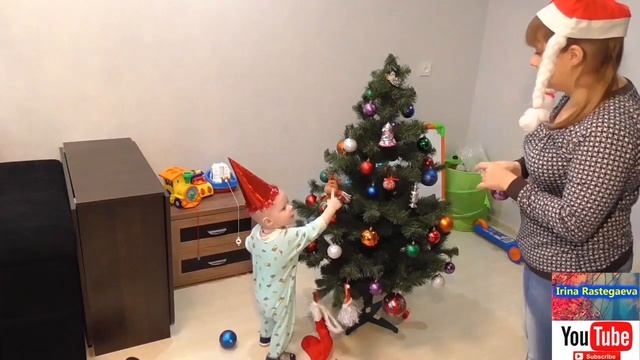 Наряжаем ёлку с годовалым ребенком. смотреть онлайн