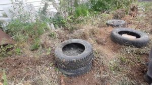 Фундамент из покрышек,сарай из поддонов 1 серия!