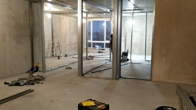 Херсон. Монтаж перестенков из гипсокартона. Часть 1. Металлоконструкции.