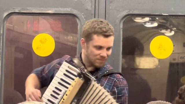 В подмосковной электричке. Раменское- Москва смотреть онлайн