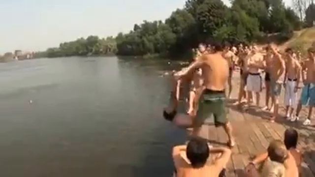 Прыжки в воду офигенно 1 смотреть онлайн