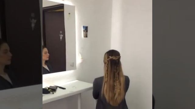 Локоны с косой цветочком. Пошаговая съёмка смотреть онлайн