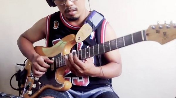 Roland GR09 Guitar Synthesizer Short Demo