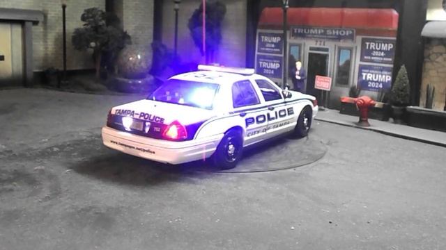 Tampa Florida Police 1/18 scale Ford Crown Victoria with lights. смотреть онлайн
