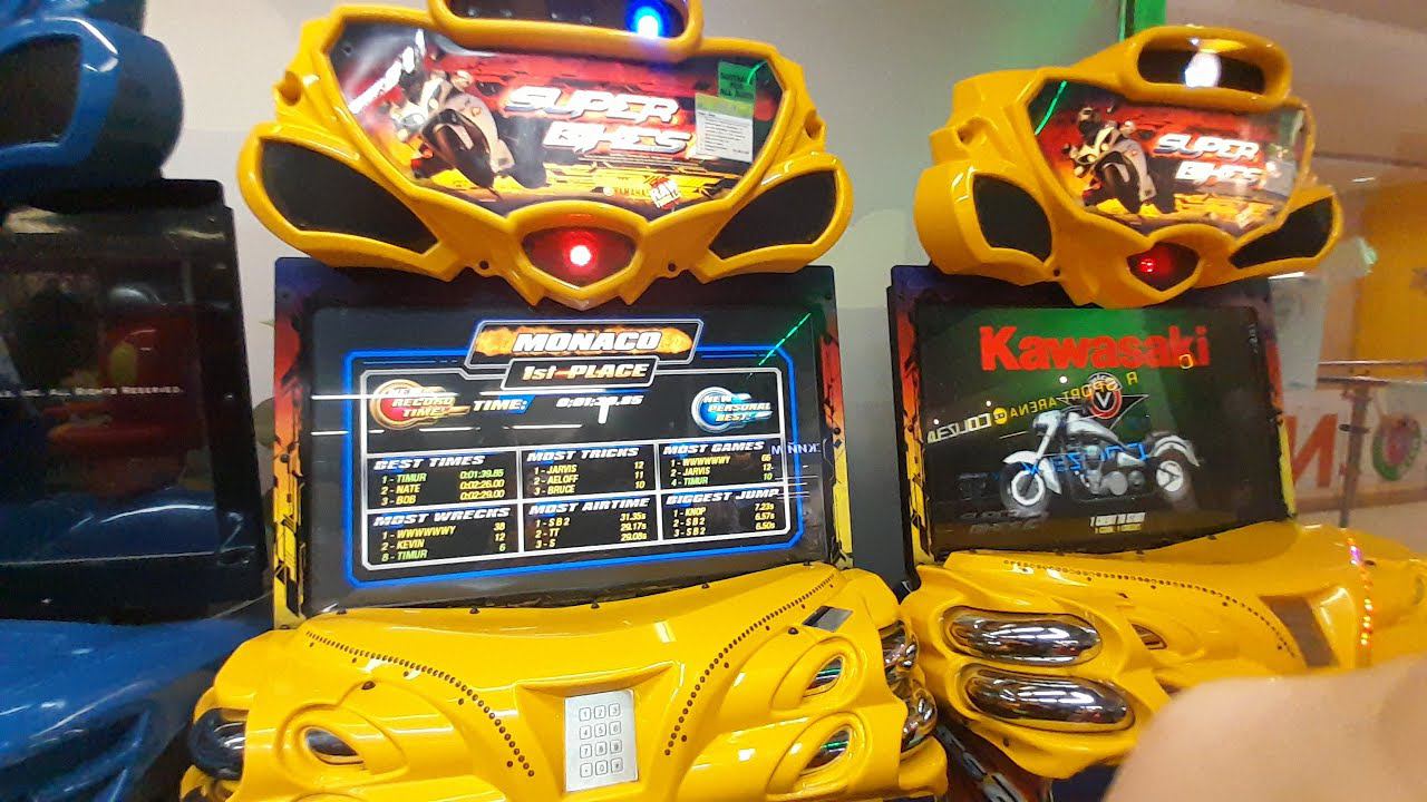 Едем в Центр города Играем в Аркадные игры в ТРЦ Рио и На улицу Ленина