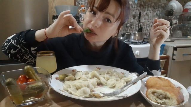MUKBANG/Пельмени?соленья/беляши?Мукбанг/НЕ АСМР смотреть онлайн