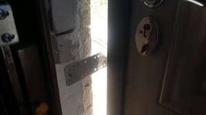 Установка металлической двери на мокрый фасад