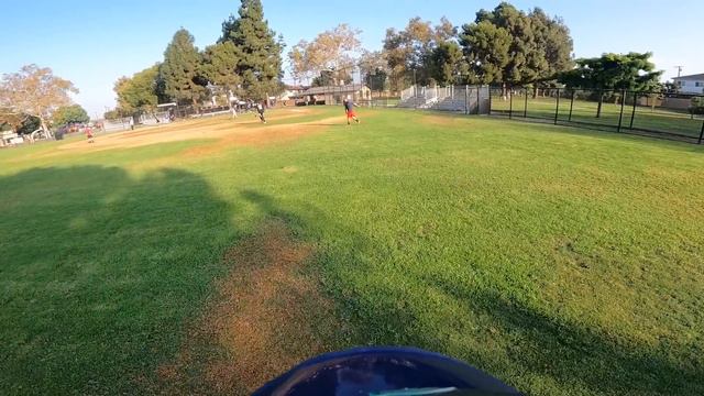 TEAM ANDY VS. TEAM BOBBY! | Softball Vlogs #16 смотреть онлайн