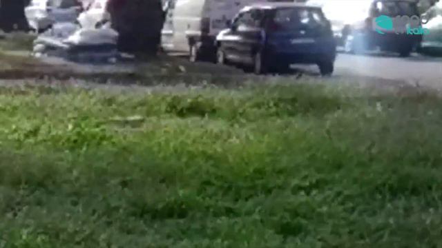 Viale Augusto Invaso Dalla Spazzatura: Anche Cuscini E Materassi