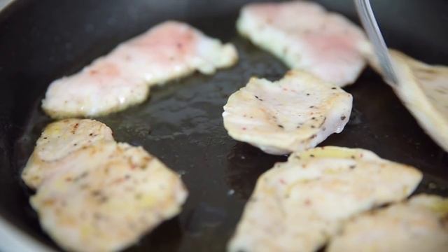 Теплый салат с куриной грудкой и апельсином [Мужская Кулинария] смотреть онлайн