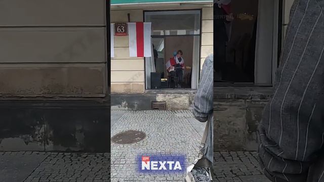 В Варшаве сейчас проходит мини-концерт в поддержку белорусов! смотреть онлайн