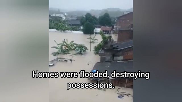 Homes Flooded As Heavy Rain Hits Semarang, Java, Indonesia ?? December 31 2022 Banjir смотреть онлайн