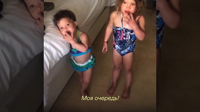 Гениальный Лайфхак для Родителей: Папа Мастерски Успокаивает Дочерей смотреть онлайн